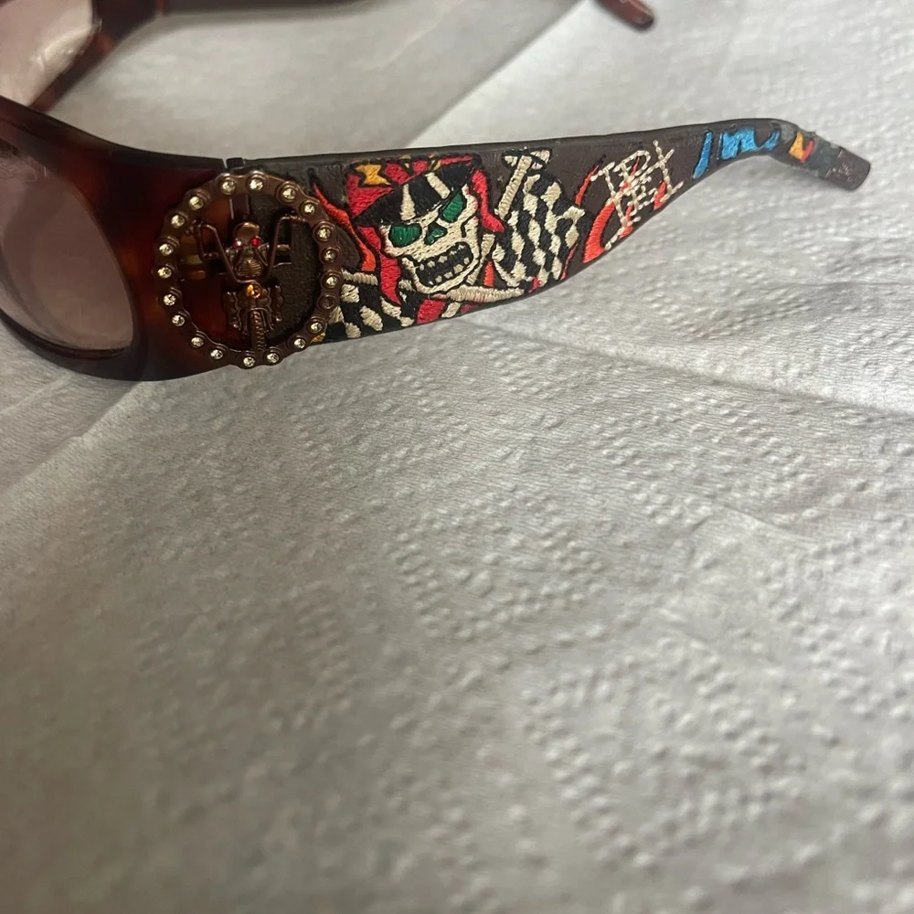 Ed Hardy vintage Live to Ride sunglasses set with case